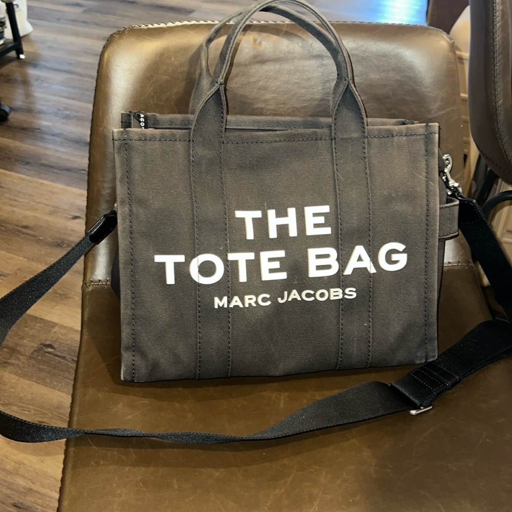 Marc Jacob’s black medium tote bag.